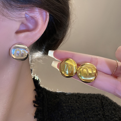 金属字母耳钉轻奢高级感气质大气耳环2024新款独特个性耳饰女送女朋友老婆情人节七夕生日礼物
