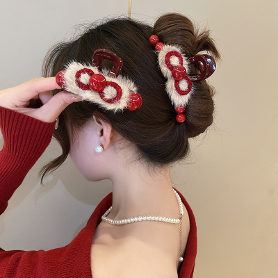 高级感精致红色毛毛抓夹女2024新款后脑勺发夹秋冬鲨鱼夹子头饰送女朋友老婆情人节七夕生日礼物