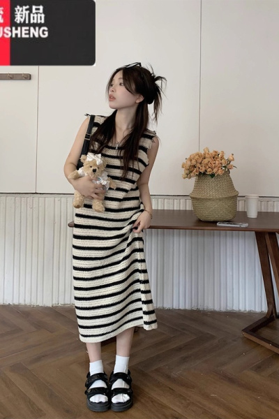 YIBUSHENG度假风条纹破洞背心连衣裙女季新款设计感时尚宽松显瘦中长裙潮