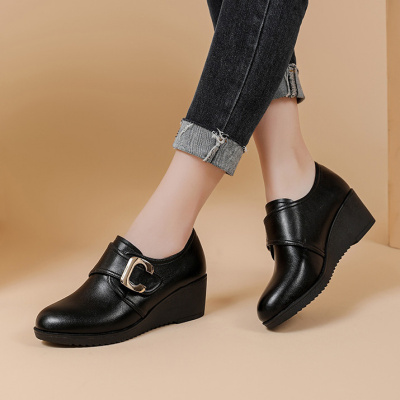 深口女鞋春秋新款厚底坡跟单鞋女舒适粗跟软底中老年皮鞋妈妈鞋子