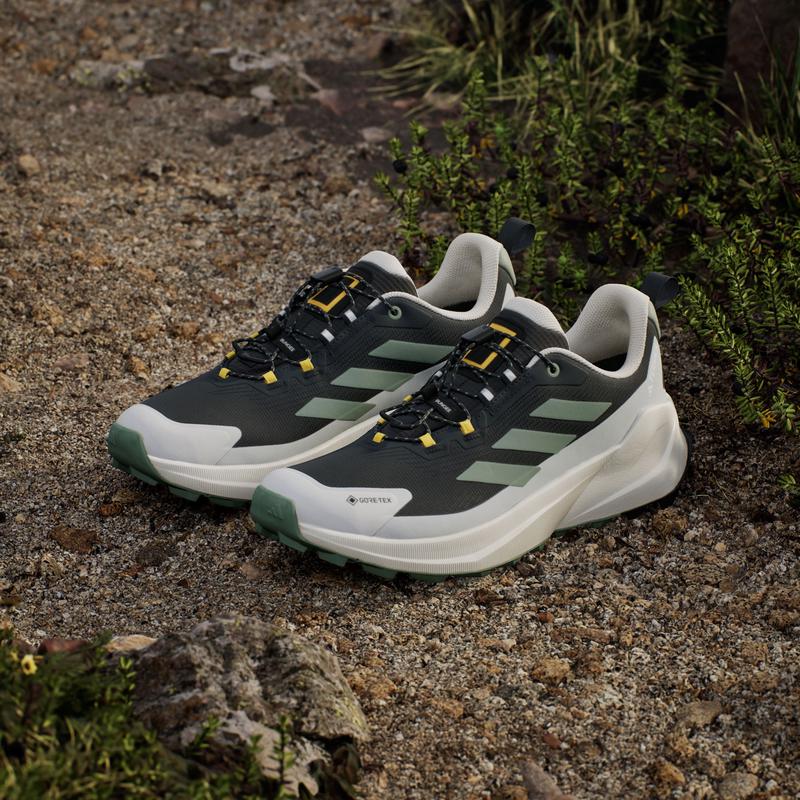 阿迪达斯(adidas)女士防水防滑耐磨透气户外徒步登山鞋黄色细节环