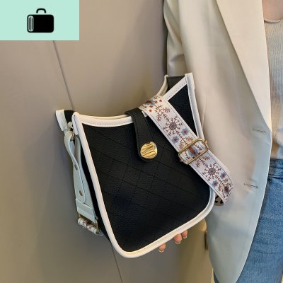 斜挎小黑包女2019新款时尚菱格绣线宽带斜挎包韩版复古单肩托特包NEW LAKE女斜挎包