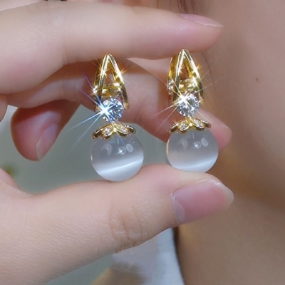 法式微镶猫眼石耳环2025新款时尚百搭优雅精致耳扣高级感轻奢耳饰送女朋友老婆情人节七夕生日礼物