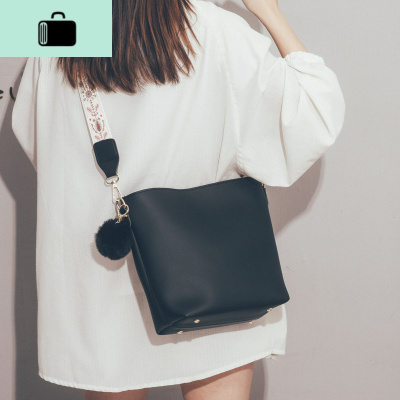 高级感洋气女士水桶包包女2020新款韩版百搭斜挎包时尚宽带单肩包NEW LAKE女斜挎包