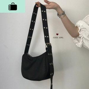 夏季新款韩版ins网红设计感双排扣斜跨包腋下包黑色单肩包包女潮NEW LAKE 黑色女士单肩包 黑色