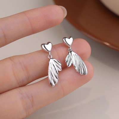s925银针爱心鱼尾耳环女小众设计气质清冷感耳钉个性高级百搭耳饰送女朋友老婆情人节七夕生日礼物