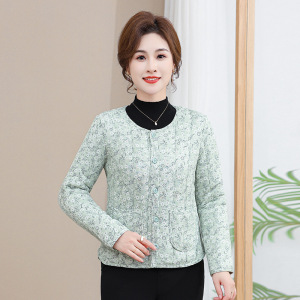 年冬季保暖妈妈装内搭时尚碎花中老年女装冬装短款衣服女