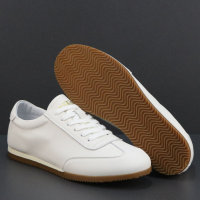 夏季薄款男鞋新款透气真皮小白鞋简约百搭运动休闲鞋德训鞋男