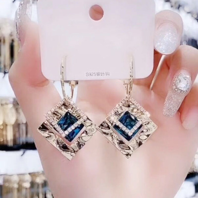 韩国气质几何菱形水晶耳环2020新款潮高级感耳饰时尚网红银针耳钉送女朋友老婆情人节七夕生日礼物