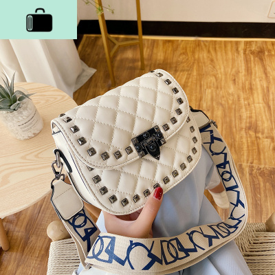 夏天小包包女包2020新款潮铆钉马鞍包单肩宽肩带菱格斜挎小包女NEW LAKE女斜挎包