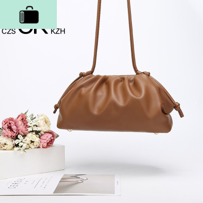 皮 云朵包手包水饺女包软皮手拿包单肩斜挎小包饺子包NEW LAKE女斜挎包