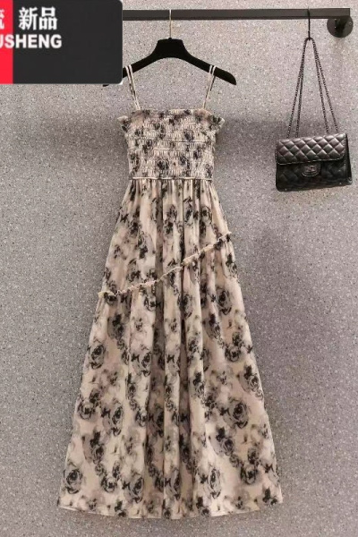 YIBUSHENG连衣裙抖音2024新款气质吊带长裙季度假风仙碎花高腰显廋