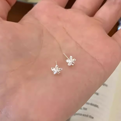 S999足银花朵耳钉女生养耳洞精致小巧耳环甜美百搭耳饰高级感送女朋友老婆情人节七夕生日礼物