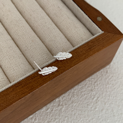 S925纯银小清新树叶耳钉2025新款百搭小巧精致耳环设计感小众送女朋友老婆情人节七夕生日礼物