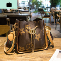 水桶包女2020春夏新款女包ins百搭大气斜挎包大容量洋气单肩手提NEW LAKE 卡其女斜挎包