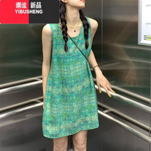 YIBUSHENG仙孔雀绿韩系复古碎花背心裙宽松气质绿色无袖圆领连衣裙女季