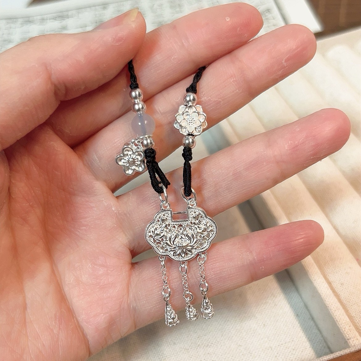 s999足银莲花银锁花朵流苏复古新中式国潮甜美铃铛小众款闺蜜礼物