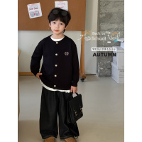 童酷男童秋季新款学院风刺绣宝宝针织开衫圆领纯色儿童毛衣潮