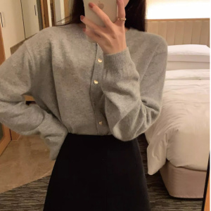 粉色针织开衫女韩版秋冬新款优雅气质软糯毛衣宽松短款圆领薄外套