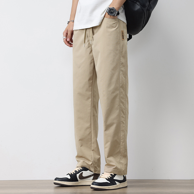 男士日系休闲裤 卡其色抽绳直筒裤 肌理感面料 小标装饰 透气长裤