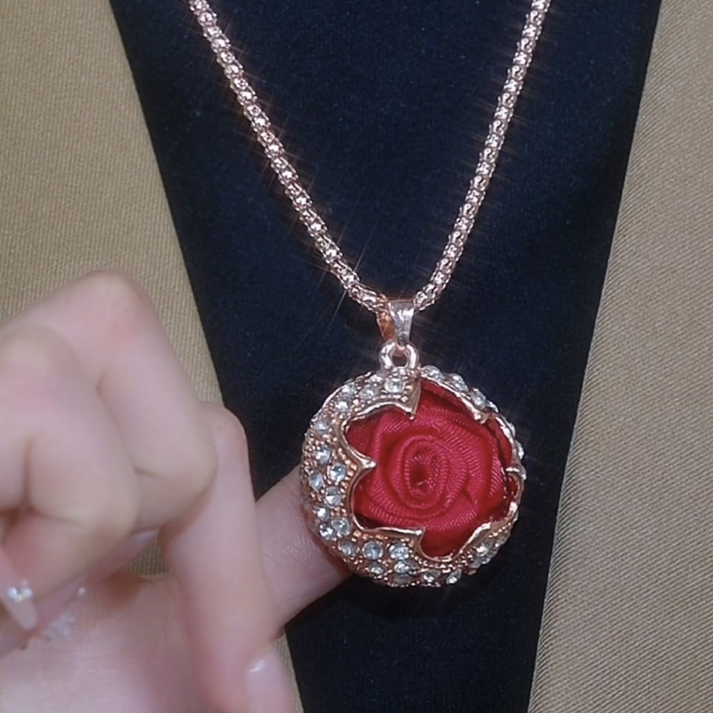 秋冬时尚红色玫瑰花吊坠毛衣链长款项链女气质百搭衣服挂件配饰潮送女朋友老婆情人节七夕生日礼物