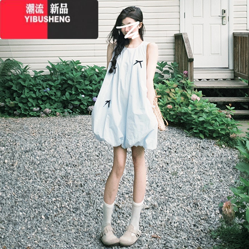 YIBUSHENG2024新款女装法式气质小众蓝色花苞吊带连衣裙小个子季显高短裙