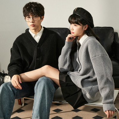 [3件8.5折135.9元,叠加优惠券]唐狮春季新款情侣毛衣男女v领复古日系宽松学生外套百搭开衫