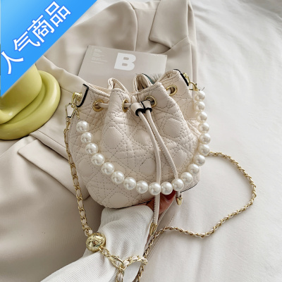 FENGHOUins小众设计珍珠链条仙气手提小包包女2021新款潮百搭斜挎水桶包女斜挎包