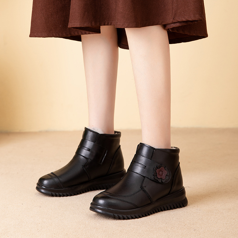 新款牛皮妈妈棉鞋真羊毛软底防滑中老年魔术贴女鞋