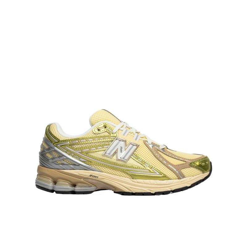新百伦(New Balance)跑步鞋男圆头系带透气合成纤维网眼运动鞋