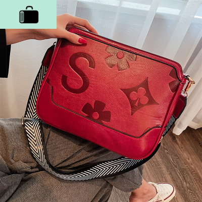 抖音同款软皮大包包女2020新款宽肩托特包ins超火字母单肩斜跨包NEW LAKE女斜挎包