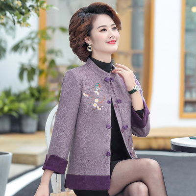 七斓妈妈秋装新款毛呢外套绣花老人呢子上衣两件套装时尚中老年短秋衣毛呢外套
