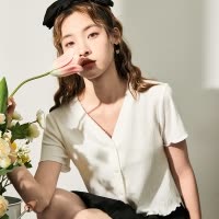 [2.5折价52元]唐狮夏季新款短款上衣设计感女小众短袖t恤别致黑色打底小衫