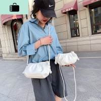 ins超火网红夏天小包包女2020流行新款潮百搭斜挎柔软饺子云朵包NEW LAKE女斜挎包