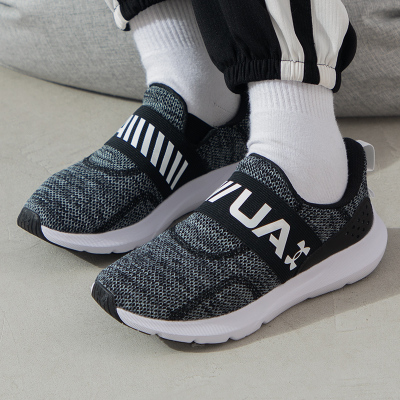 安德玛(Under Armour)UA女鞋新款运动鞋轻便透气时尚缓震耐磨跑步鞋3026507-001 ZP