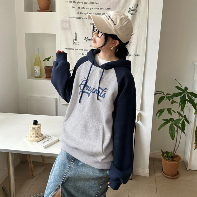 [3件8.5折144.4元,叠加优惠券]唐狮秋季新款女连帽卫衣插肩袖拼色上衣宽松休闲美式学院风VS