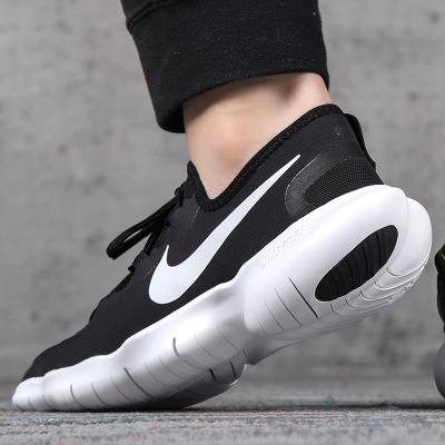 Nike耐克男鞋2021春季新款赤足5.0跑鞋低帮轻便减震运动鞋跑步鞋