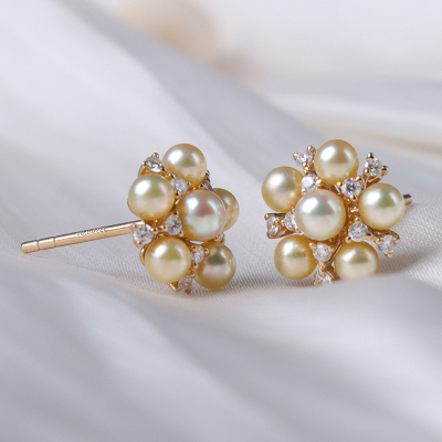 风下Hrfly这款极具特色的Baby珠耳钉在市场上已经绝版了tian然奶油金Baby珠极难寻觅，无法复制六颗极光品质金奶油金耳钉