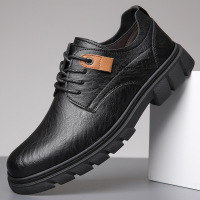 男式休闲皮鞋2025春季新款时尚板鞋潮流男士单鞋复古工装鞋子