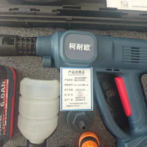 柯耐欧充电式锂电便携式高压水枪清洗机