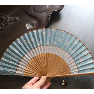 人气精品6寸夏季女扇日用扇双截扇面折叠携带小扇子旗袍扇淡蓝三维工匠米白色梅花+小扇坠手绘款