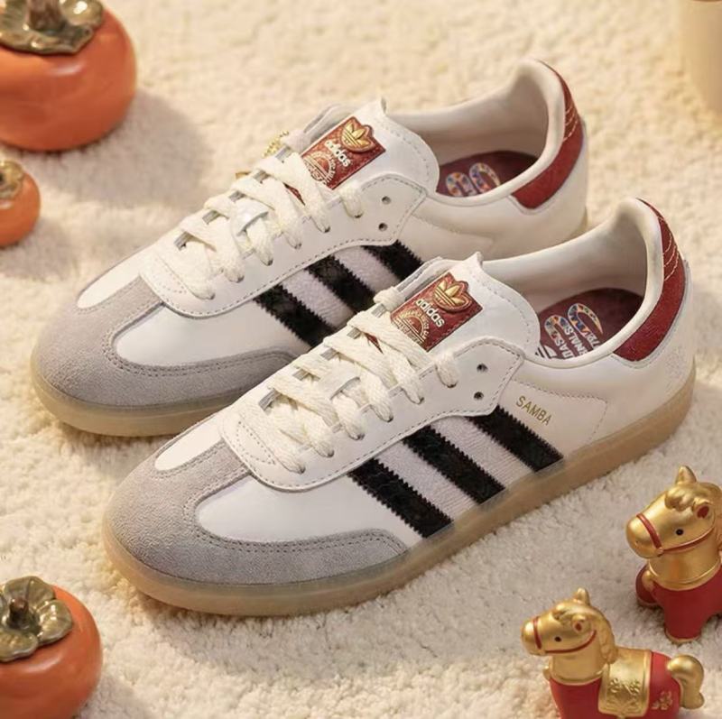 阿迪达斯新年款板鞋 三叶草男鞋女鞋春季新款休闲时尚CNY德训鞋 JQ5976/ 37码