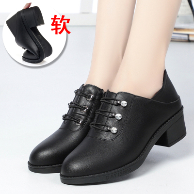 Ideamini中老年粗跟妈妈鞋皮软底女舒适中年单鞋春秋季中跟棕色方头皮鞋