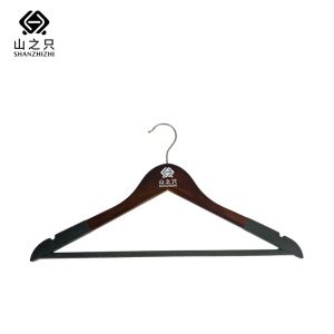 山之只 胡桃实木衣架植绒 45cm 个