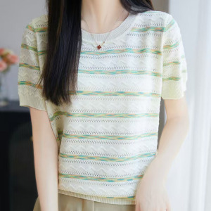 25夏季新款彩虹条纹冰爽丝薄款短袖上衣T恤女圆领修身短袖针织衫