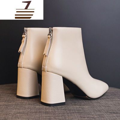尗卡高跟短靴女粗跟真皮单靴马丁靴英伦方头米白色拉链网红时尚潮女士靴子