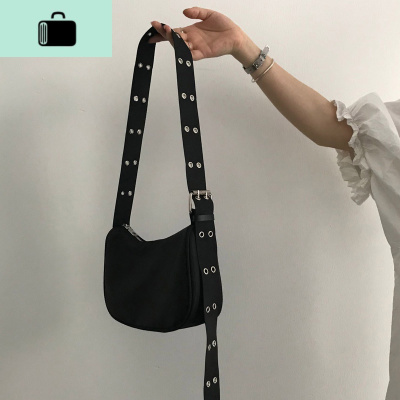 小众暗黑辣妹单品~美式朋克风复古金属扣酷酷斜挎腋下包包女NEW LAKE 黑色女士单肩包