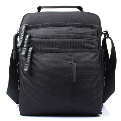 NEWLAKE斜挎包男大容量中老年运动旅游装水杯轻便斜跨背包男士挎包单肩包男士斜挎包