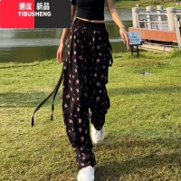 YIBUSHENG松紧腰垂感字母涂鸦飘带阔腿休闲裤女季冰丝薄款轻柔防蚊花裤子