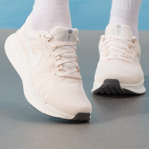 耐克(NIKE)女鞋新款春季运动鞋RUN SWIFT 3健身训练缓震耐磨透气跑步鞋DR2698-110 ZP